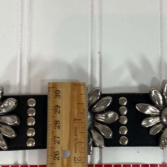 Black leather belt with silver flowers